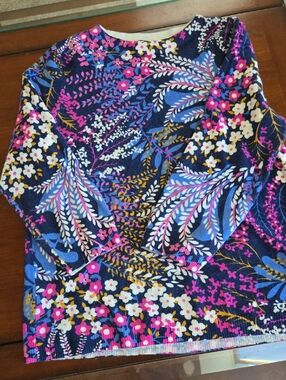 Talbots  100% Cashmere Sweater with Pink, Blue & Gold Floral Print. Large.